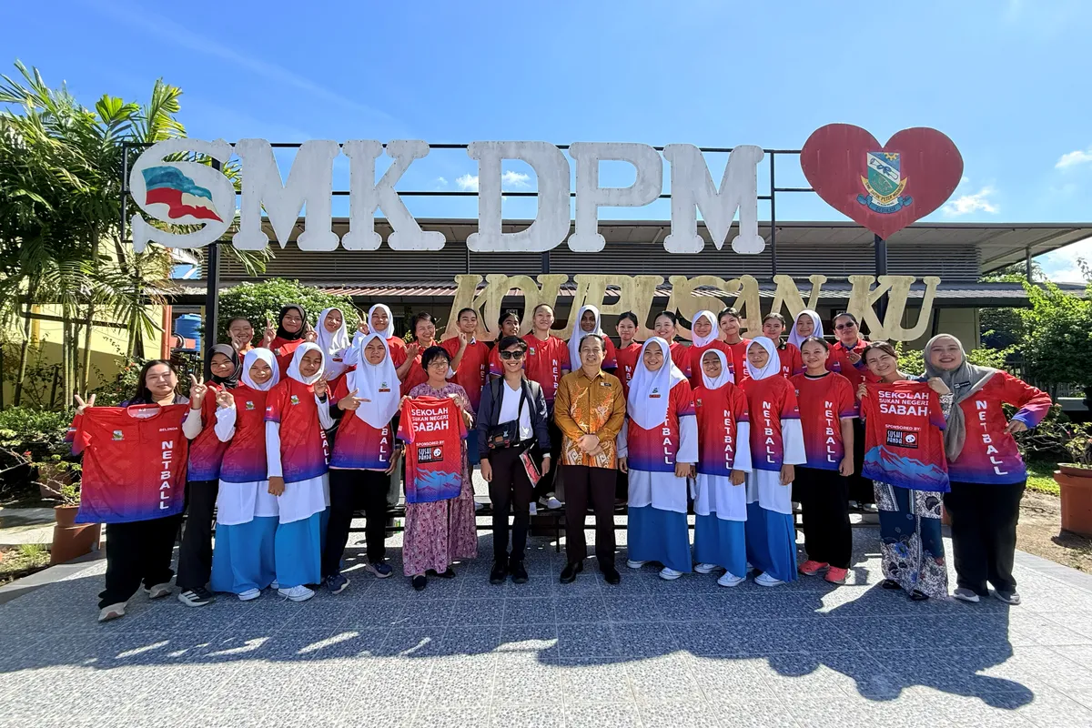 The SMK Datuk Peter Mojuntin netball team in their new Sushi Panda-sponsored jerseys